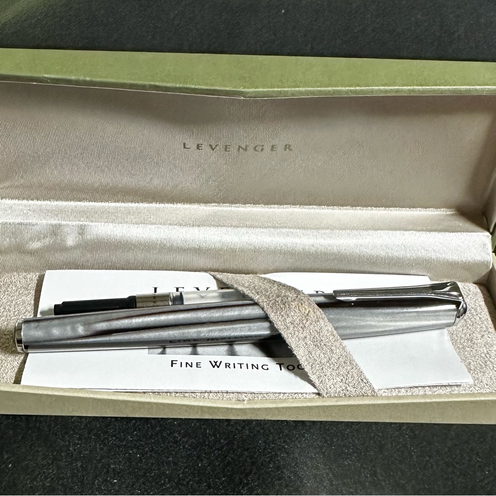 Levenger True Writer Fountain Pen Fine Nib - Picture 6 of 7